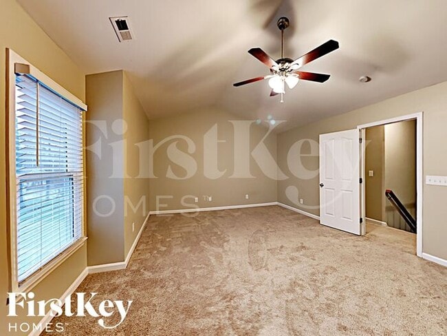 Building Photo - 9000 Mapledale Ct
