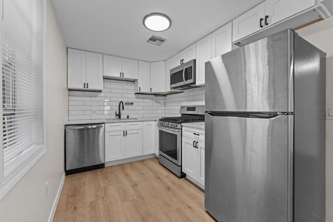 Building Photo - 3505 Iris St N