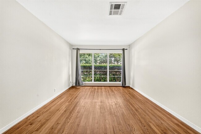 Building Photo - 4045 Woodfox St