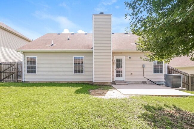 Building Photo - 305 Sarna Dr