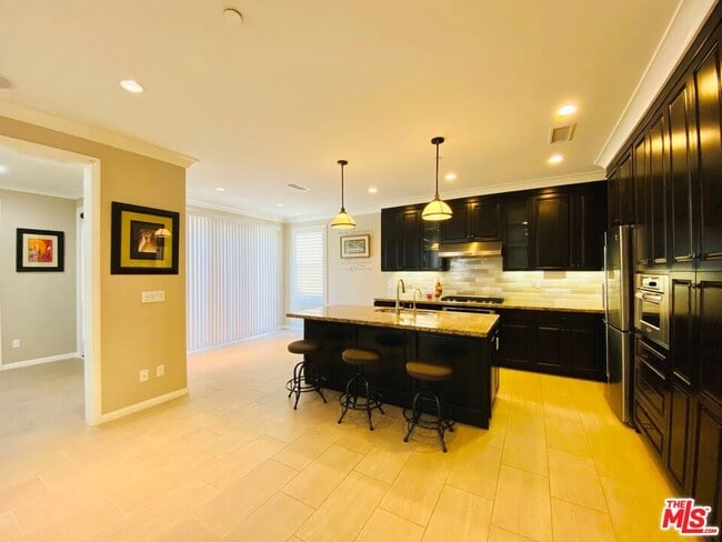 Building Photo - 51 Ivory Petal