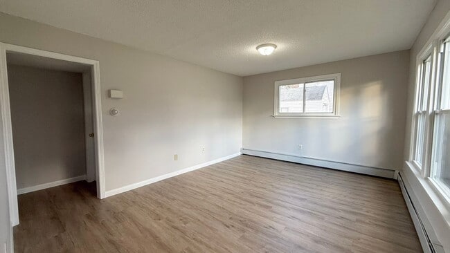 Building Photo - Gorgeous single-family Home