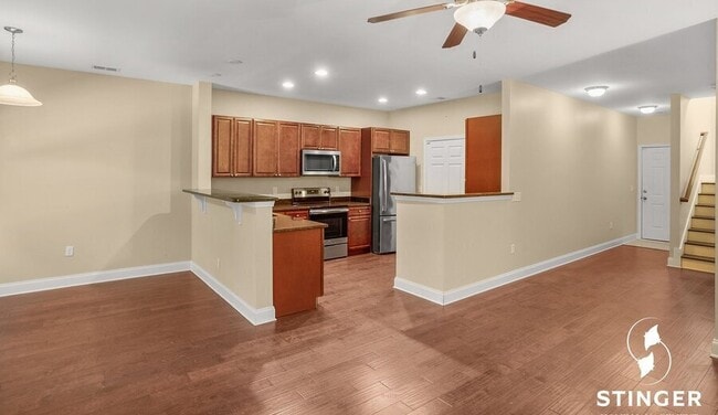 Building Photo - 381 Dante Cir