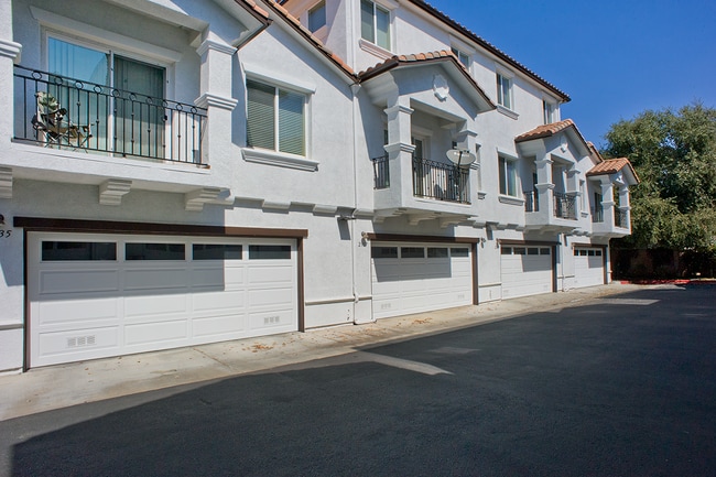 Building Photo - 2339 Chiquita Ln