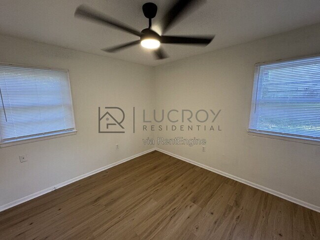 Building Photo - 2716 Woodside Dr
