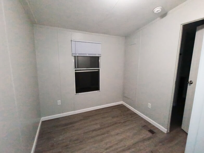 Building Photo - 65 Deerwood Park