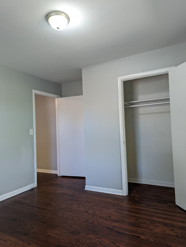 Building Photo - 2400 Hammond Dr