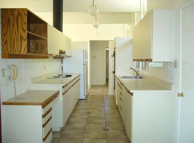 Building Photo - 721 Las Colindas Rd