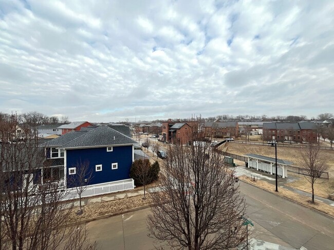 Building Photo - LUXURY 3br/2ba ON THE PENINSULA!! AVAILABLE JUNE 1st!