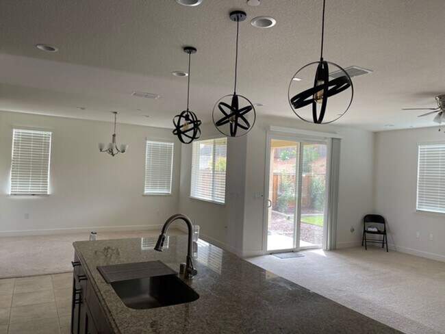 Building Photo - Beautiful home in River Island
