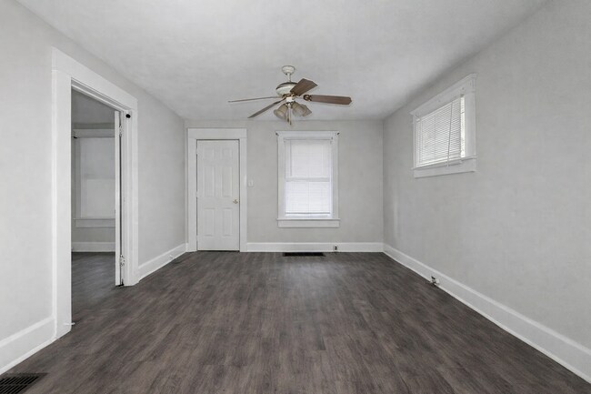 Building Photo - 851 W 25th St