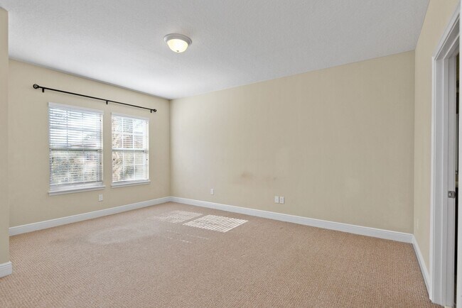 Building Photo - Savannah Park 3 bedroom townhouse