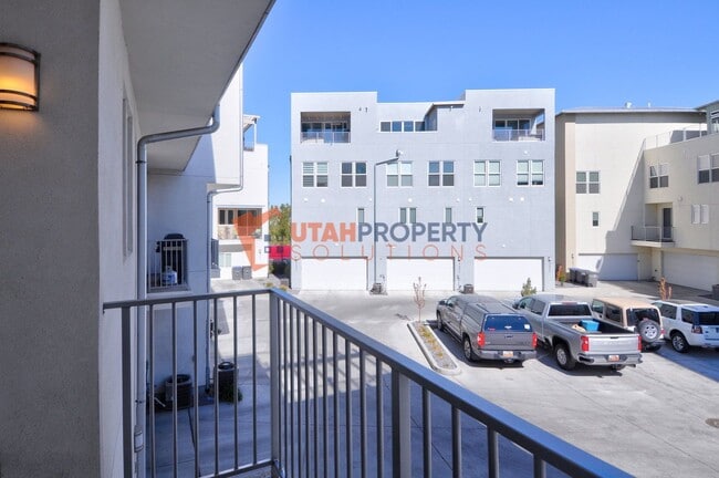 Building Photo - 11219 Clear Blue Dr