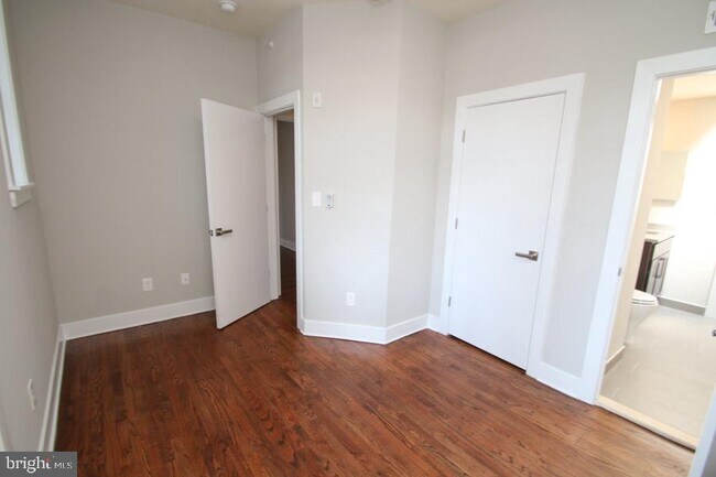 Building Photo - 400 S 45th St