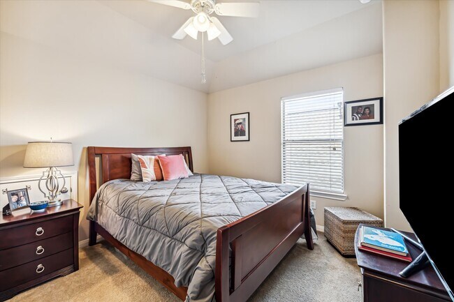 Building Photo - 831 Glen Abbey Dr