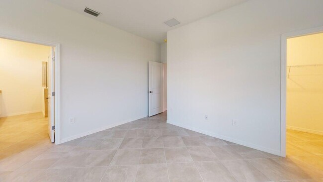 Building Photo - 1548 Sandlewood Cir