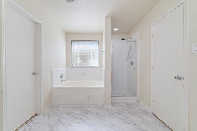 Building Photo - 8418 Village Rose Ln