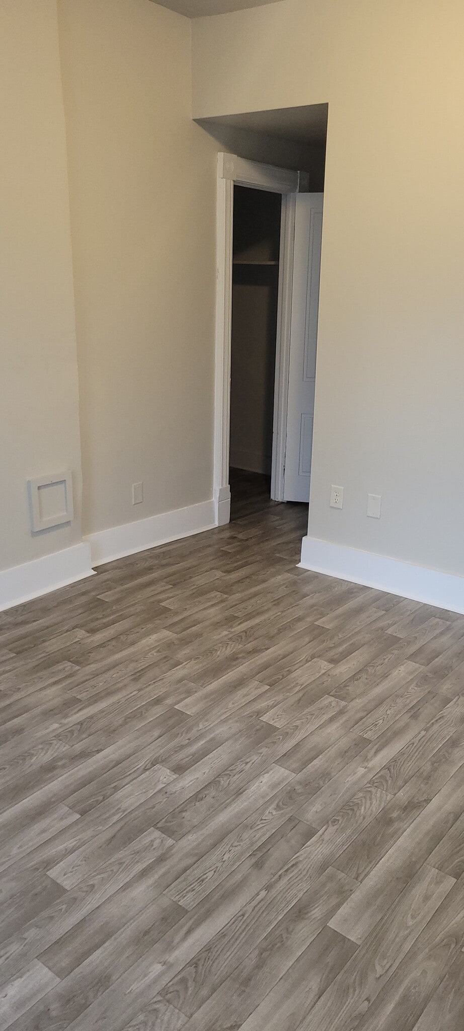 Bedroom corner towards closet - 322 Campbell St