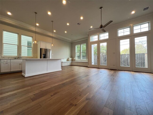 Building Photo - 3304 Timbergrove Heights St.