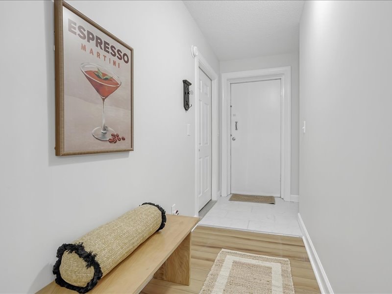 Building Photo - 604 N New River Dr