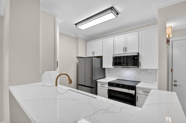 Building Photo - 630 S Sapodilla Ave