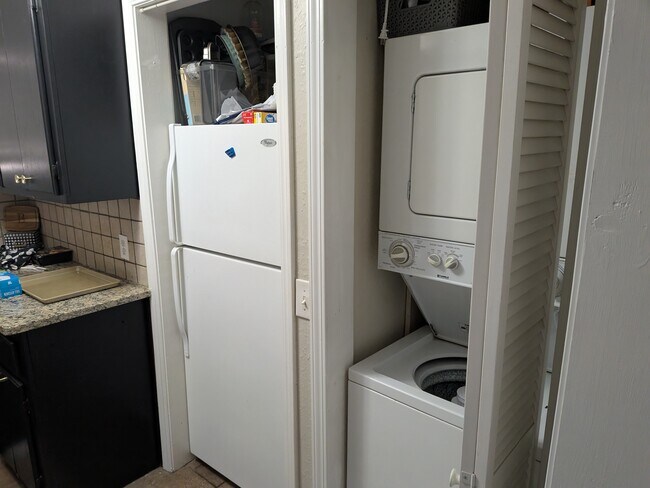 Building Photo - 117 N University Dr