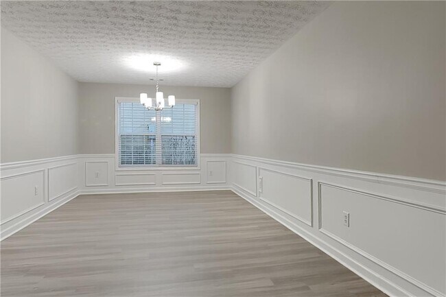 Building Photo - 230 Lake Valley Dr SW