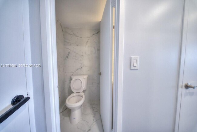 Building Photo - 2899 Collins Ave