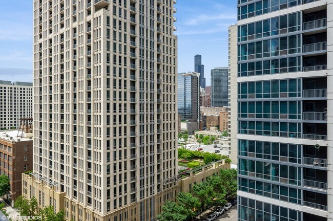 Building Photo - 1305 S Michigan Ave