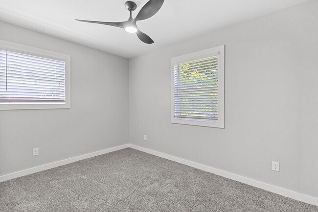 Building Photo - 809 Carson Dr