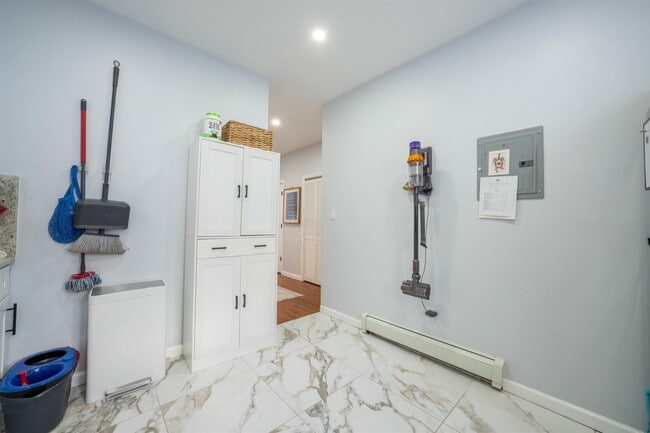 Building Photo - 40 Condict St