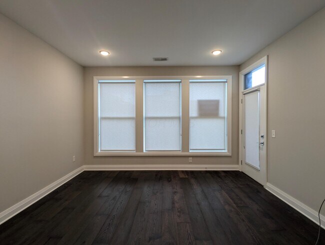 Building Photo - 751 N 6th St