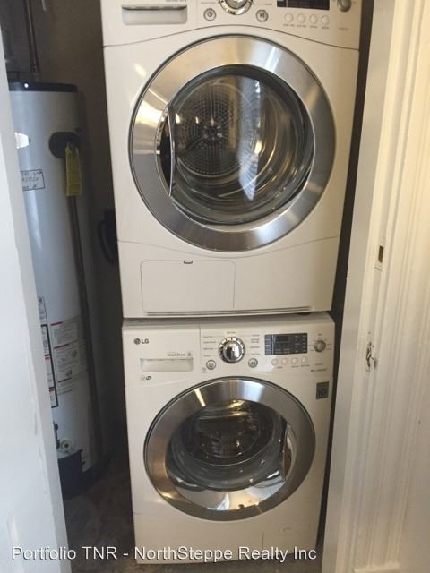 Building Photo - 694 Kerr St