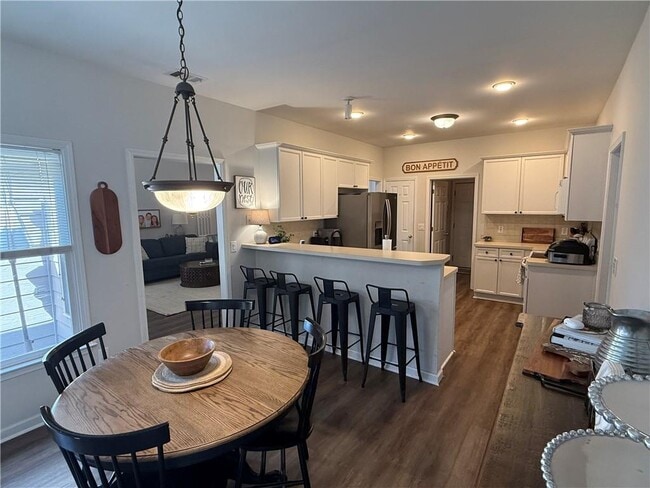 Building Photo - 304 Maple Grove Ct