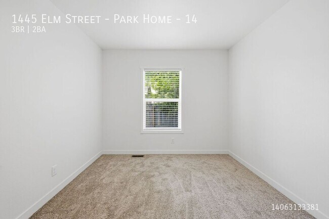 Building Photo - 1445 Elm St