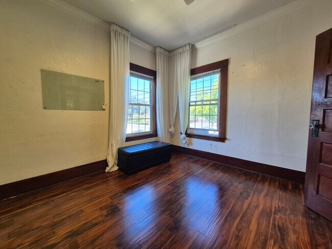 Building Photo - Spacious Duplex with EV Charger and Yard