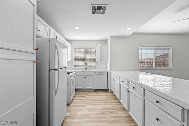 Building Photo - 3327 Erva St