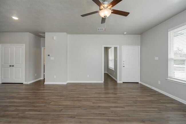 Building Photo - Live, love, and grow in this charming townhome!