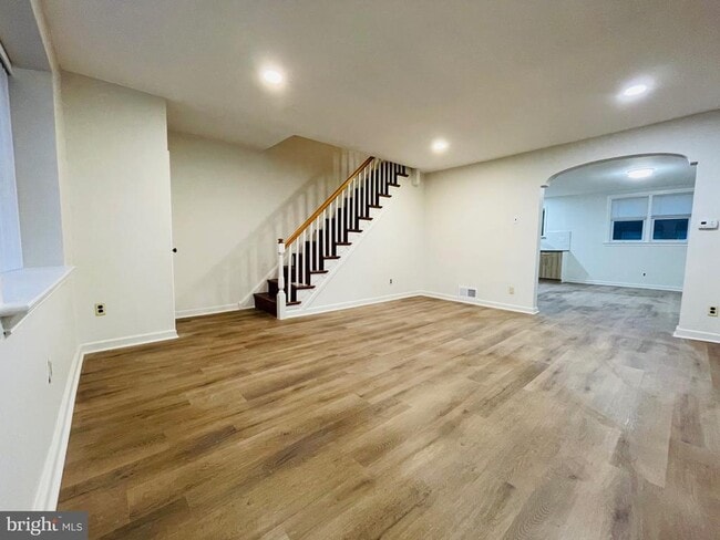 Building Photo - 2129 Longshore Ave
