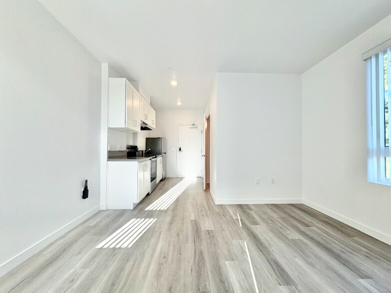 Building Photo - 4008 W Martin Luther King Jr Blvd