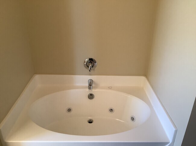 Building Photo - 94 Heathermere Drive