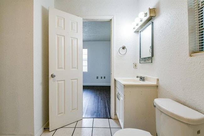 Building Photo - 24204 Linda Ln