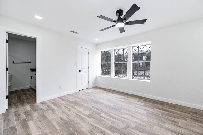 Building Photo - 5532 Beverly Hill St