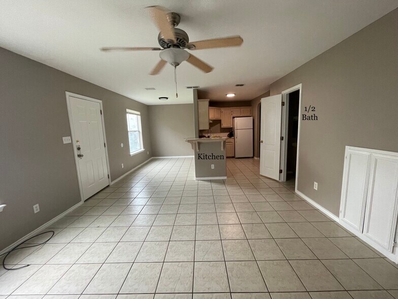 Building Photo - 717 Sonesta Dr