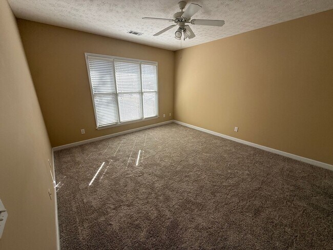 Building Photo - Great 3 Bedroom Twin Home in Ogletree Village