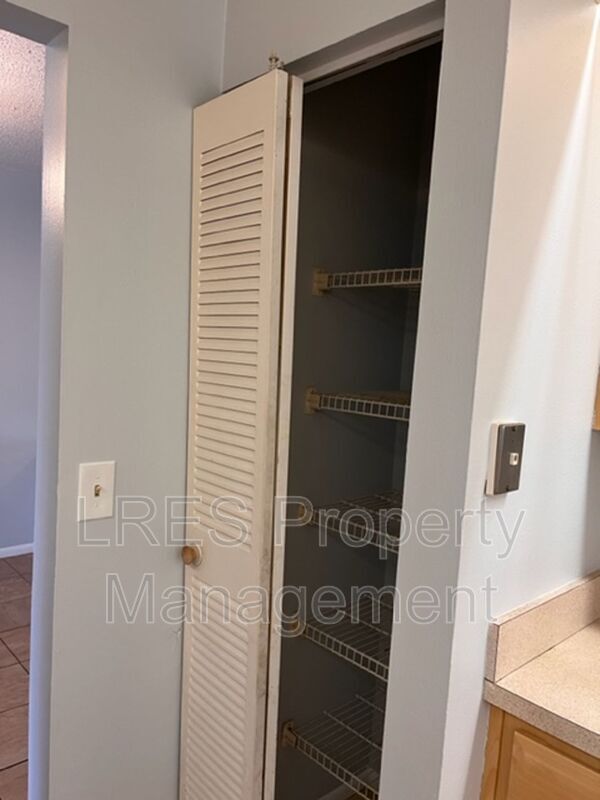 Building Photo - 4564 Pheasant Run Dr