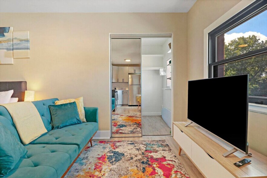 Building Photo - 5009 Columbia Ave