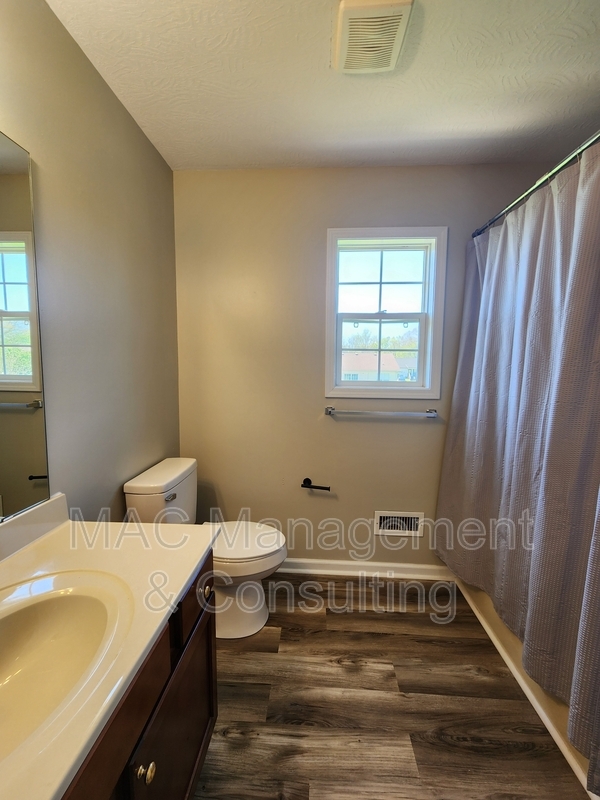 Building Photo - 1748 Bouton Dr