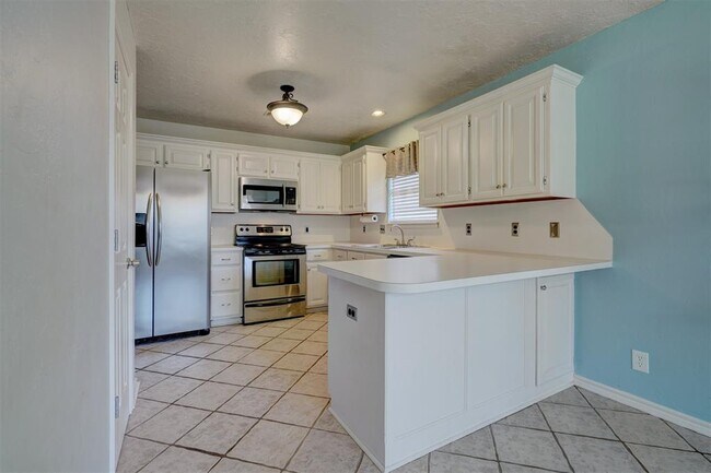 Building Photo - 1019 Dustin Dr