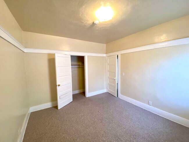 Building Photo - 1513 W 45th St